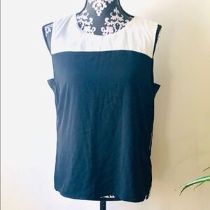 𝅺Calvin Klein black & white top, M